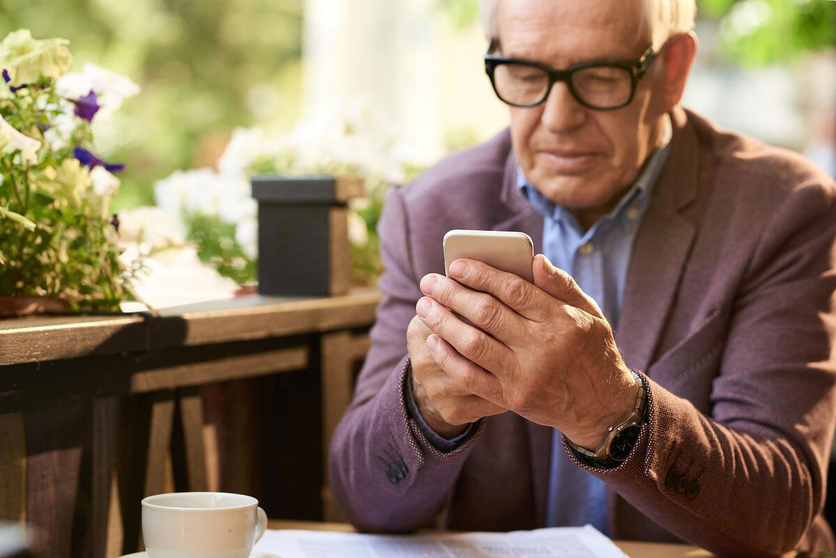 The Best Senior Citizen Cell Phone 2022